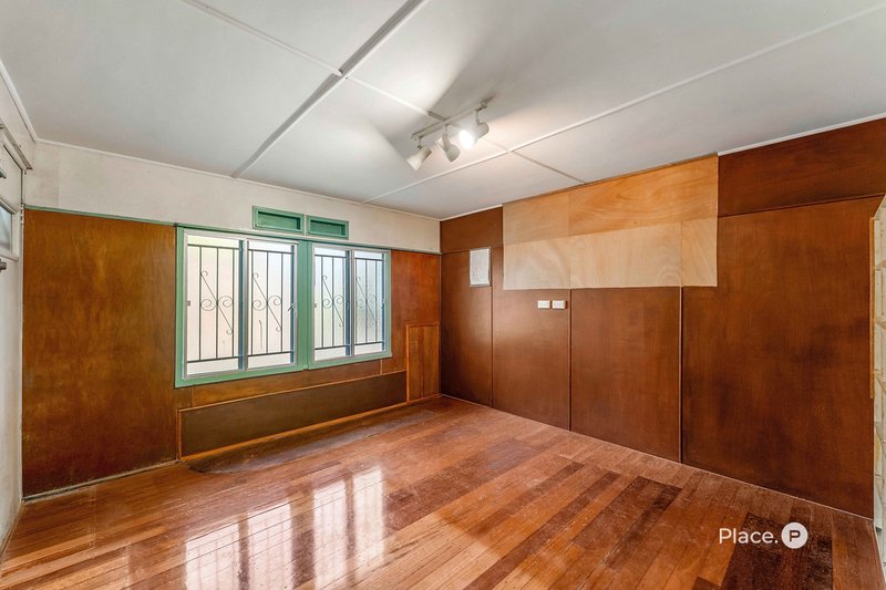 Photo - 29 Dante Drive, Seven Hills QLD 4170 - Image 11