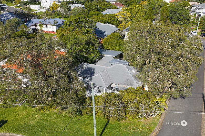 Photo - 29 Dante Drive, Seven Hills QLD 4170 - Image 16