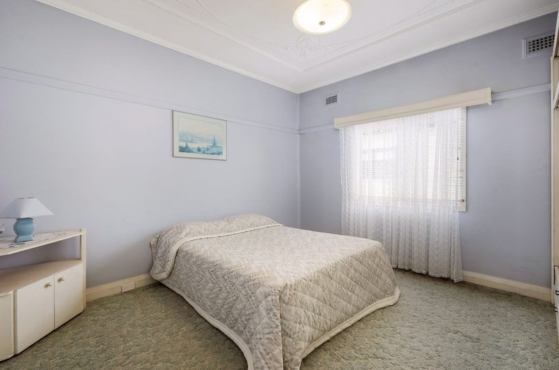 Photo - 29 Daphne Ave , Bankstown NSW 2200 - Image 6