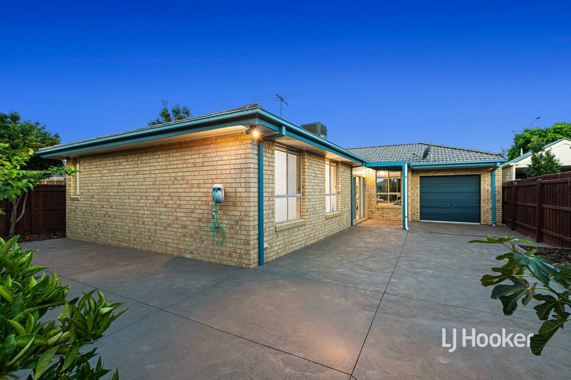 Photo - 29 Dolphin Crescent, Point Cook VIC 3030 - Image 17