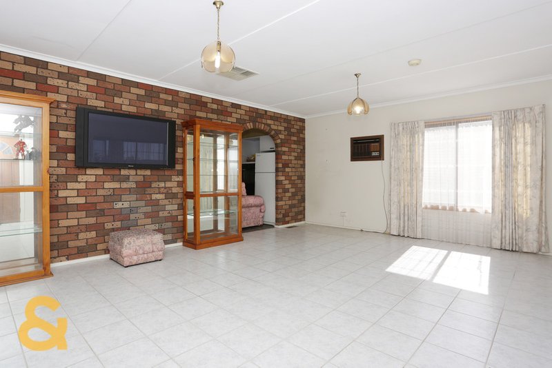 Photo - 29 Drouin Street, Dallas VIC 3047 - Image 4