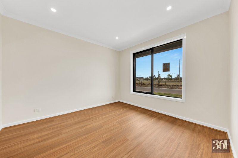 Photo - 29 Dryandra Street, Manor Lakes VIC 3024 - Image 14