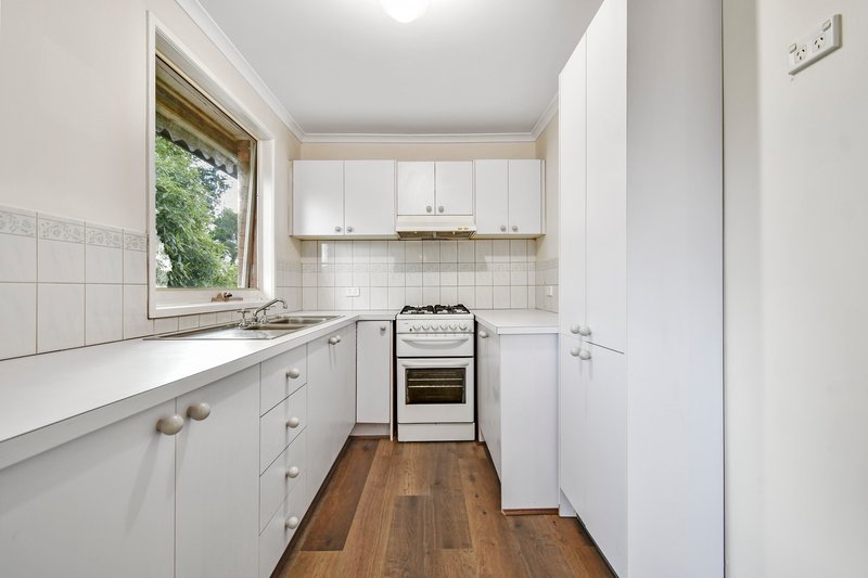 Photo - 2/9 Edgerton Court, Hampton Park VIC 3976 - Image 3