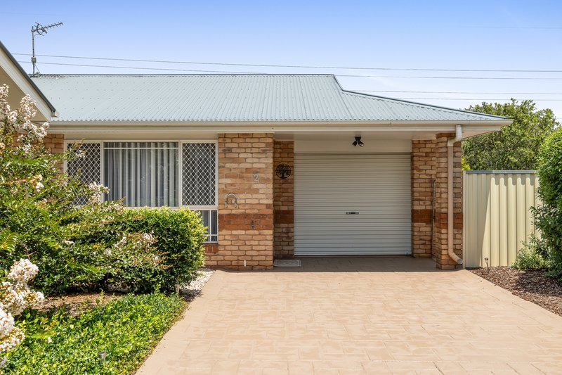 Photo - 2/9 Emma Drive, Kearneys Spring QLD 4350 - Image 3