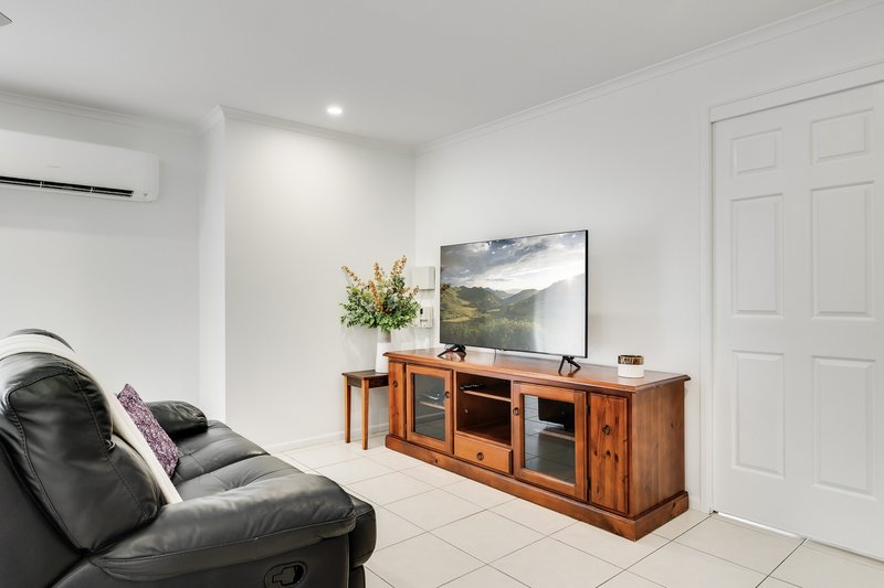 Photo - 2/9 Emma Drive, Kearneys Spring QLD 4350 - Image 9