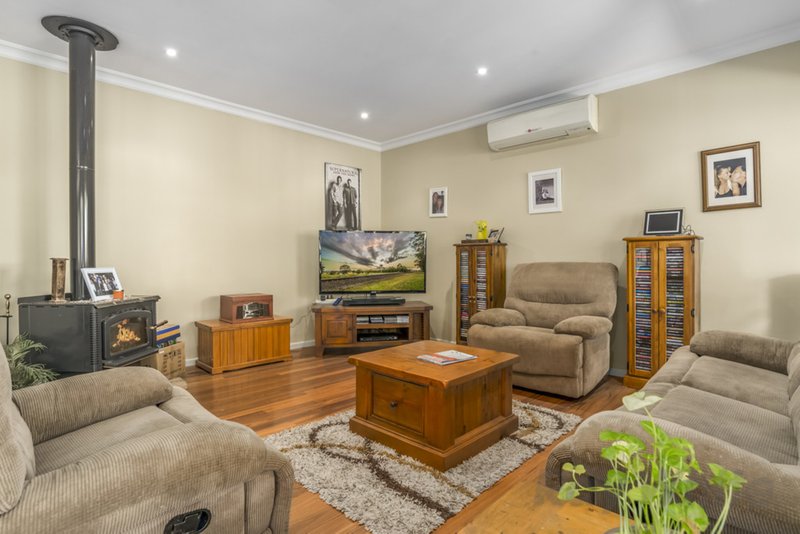 Photo - 29 Endeavor Close, Woodrising NSW 2284 - Image 4