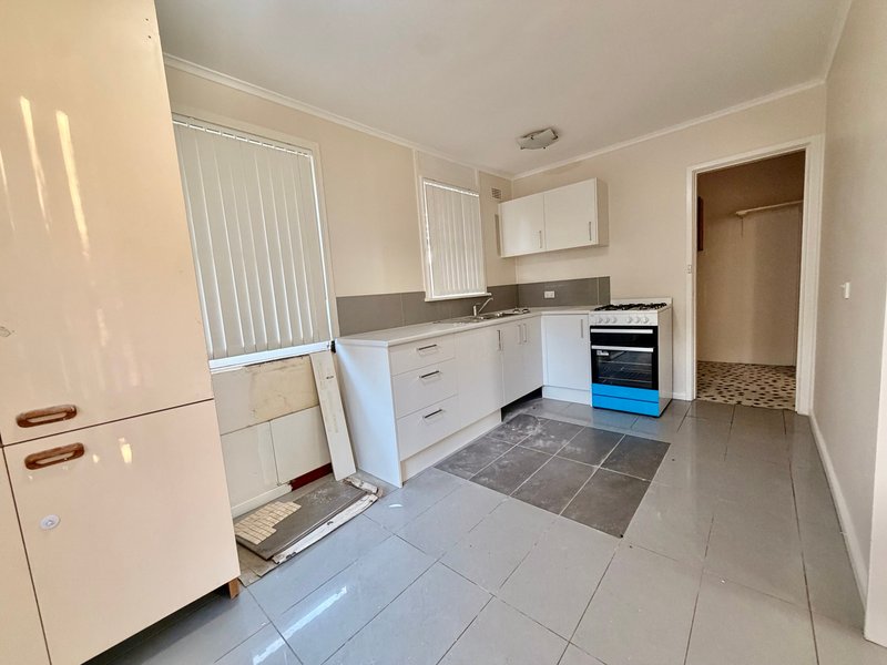Photo - 29 Eucumbene Crescent, Heckenberg NSW 2168 - Image 3