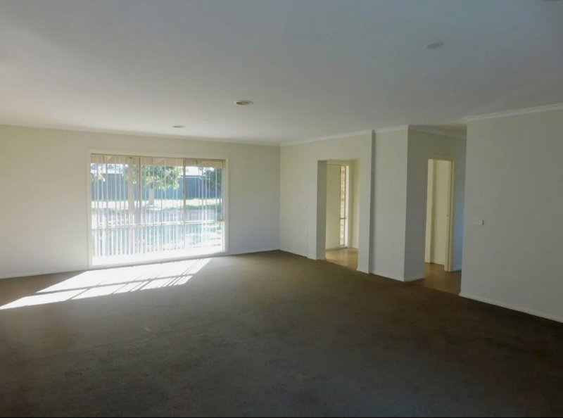 Photo - 29 Evelyn Drive, Sale VIC 3850 - Image 2