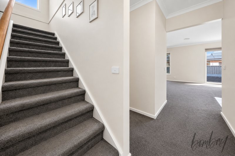 Photo - 29 Evergreen Crescent, Craigieburn VIC 3064 - Image 6