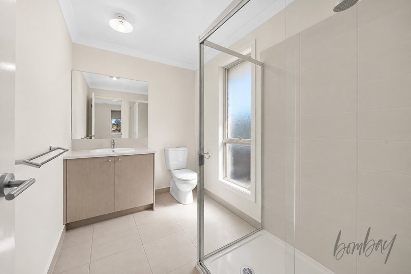 Photo - 29 Evergreen Crescent, Craigieburn VIC 3064 - Image 8