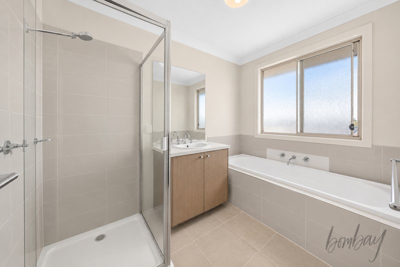 Photo - 29 Evergreen Crescent, Craigieburn VIC 3064 - Image 13