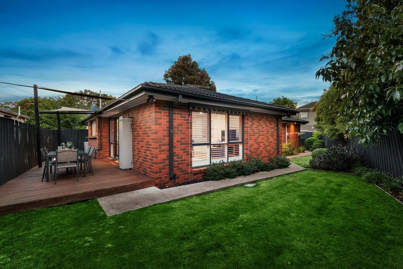 Photo - 29 Excalibur Avenue, Glen Waverley VIC 3150 - Image 11