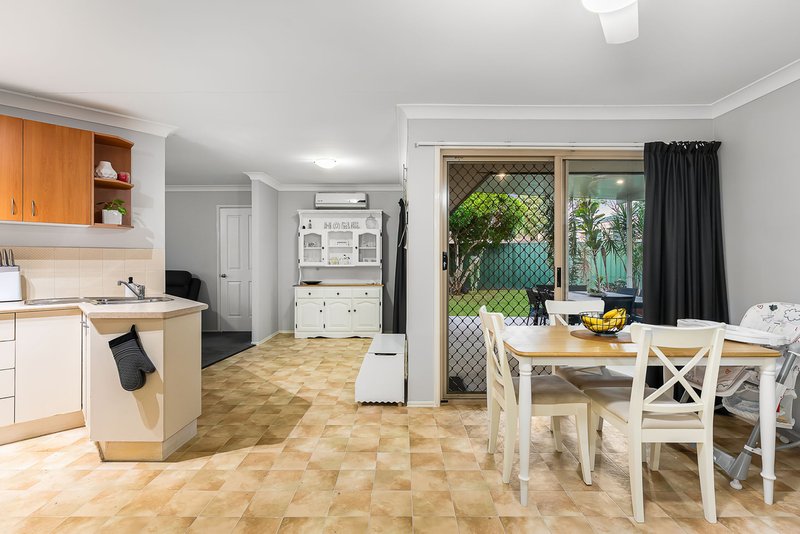 Photo - 29 Fairbairn Street, Marsden QLD 4132 - Image 4