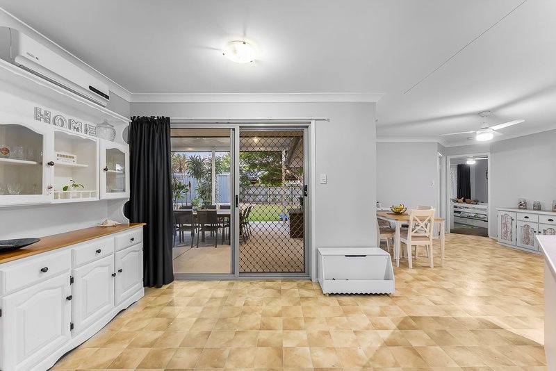 Photo - 29 Fairbairn Street, Marsden QLD 4132 - Image 7