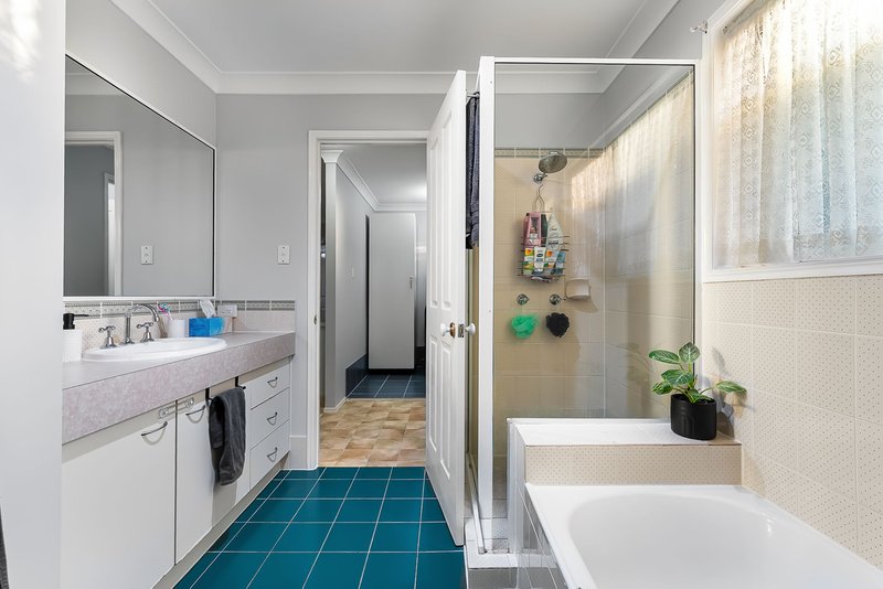 Photo - 29 Fairbairn Street, Marsden QLD 4132 - Image 9