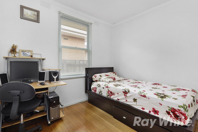 Photo - 29 Fernhurst Drive, Glen Waverley VIC 3150 - Image 5