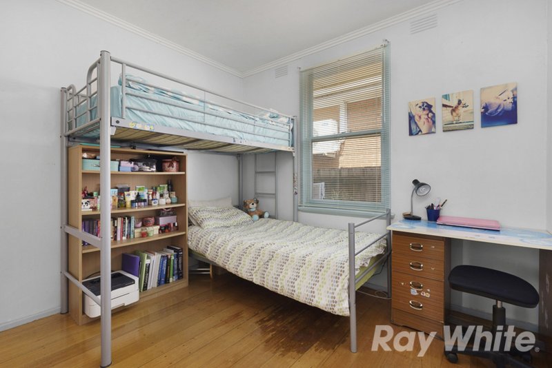 Photo - 29 Fernhurst Drive, Glen Waverley VIC 3150 - Image 7