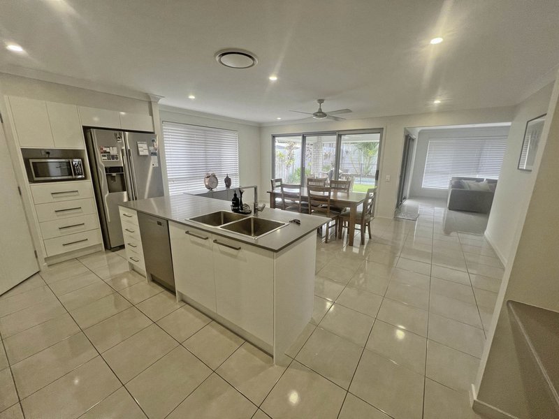 Photo - 29 Fitzpatrick Circuit, Augustine Heights QLD 4300 - Image 2