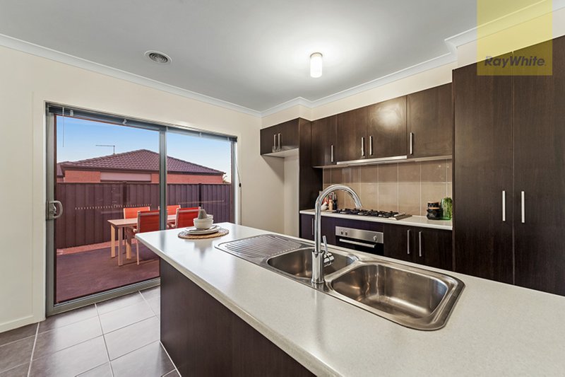 Photo - 29 Gateshead Street, Craigieburn VIC 3064 - Image 2