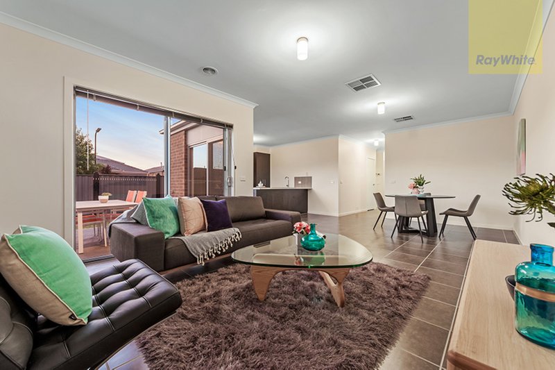 Photo - 29 Gateshead Street, Craigieburn VIC 3064 - Image 3