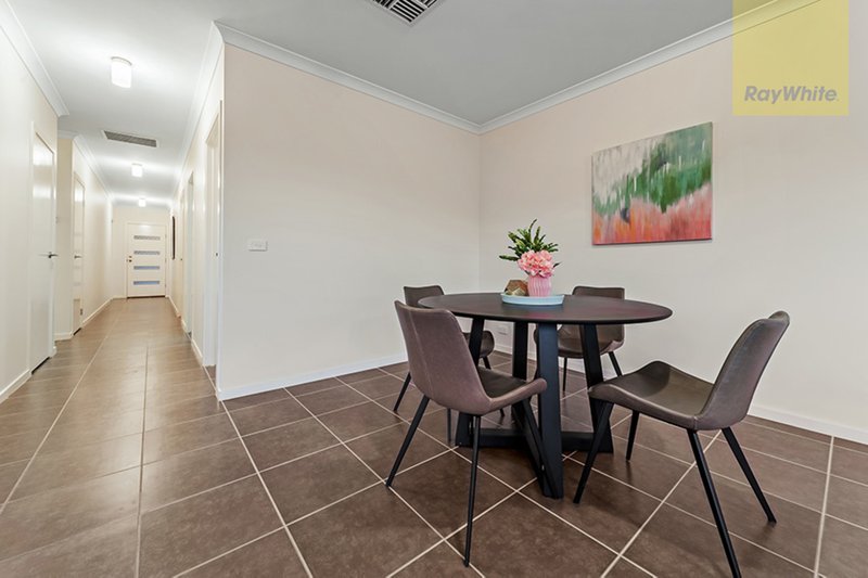 Photo - 29 Gateshead Street, Craigieburn VIC 3064 - Image 5