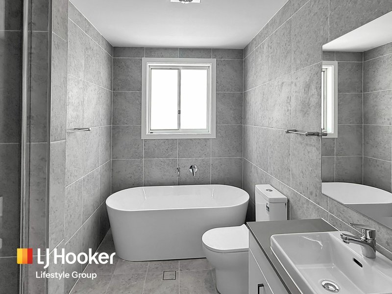 Photo - 29 Giovanni Street, Oran Park NSW 2570 - Image 11