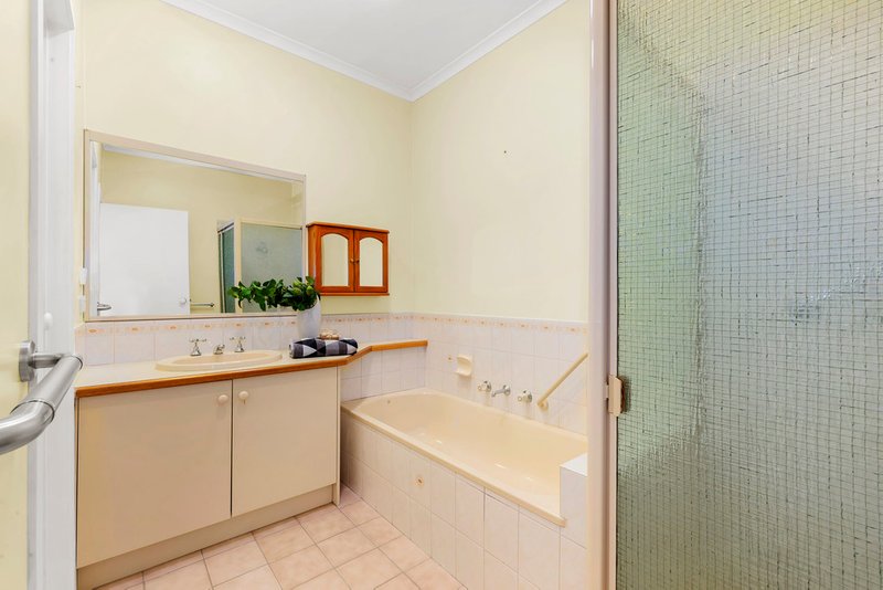 Photo - 2/9 Glen Ebor Avenue, Blackburn VIC 3130 - Image 7