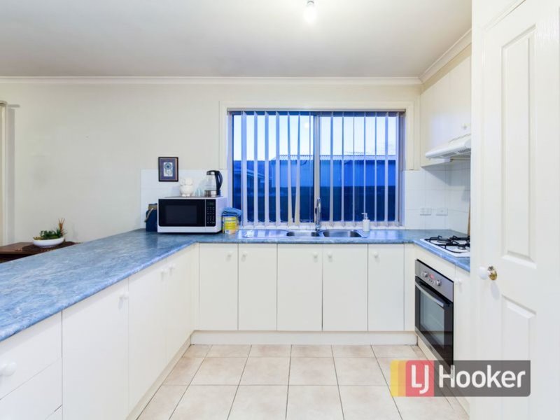 Photo - 29 Glenaire Crescent, Cranbourne West VIC 3977 - Image 2