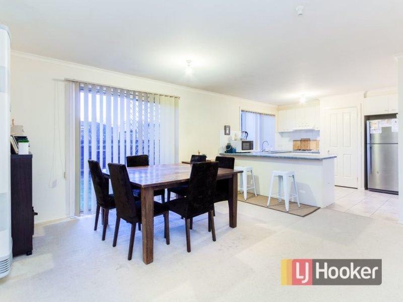 Photo - 29 Glenaire Crescent, Cranbourne West VIC 3977 - Image 3