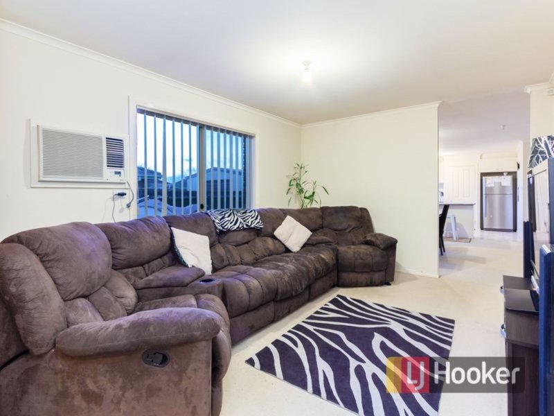 Photo - 29 Glenaire Crescent, Cranbourne West VIC 3977 - Image 5