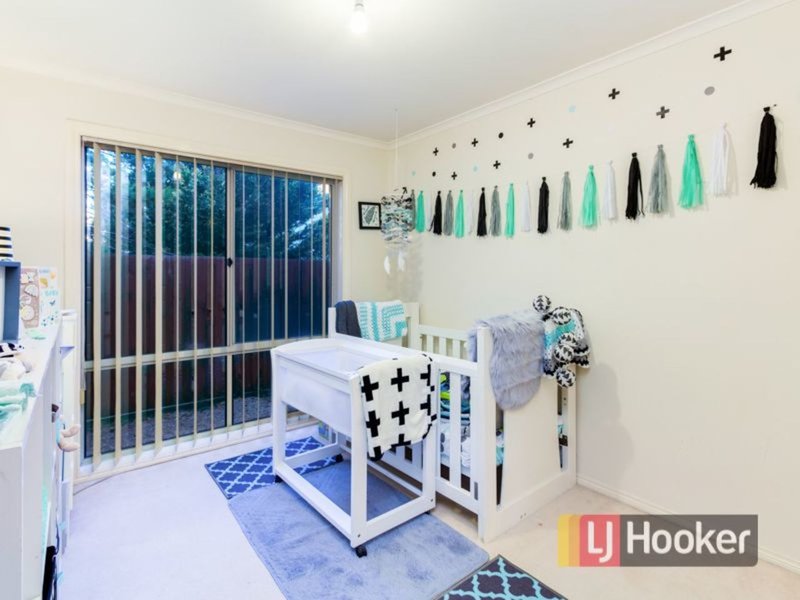 Photo - 29 Glenaire Crescent, Cranbourne West VIC 3977 - Image 12