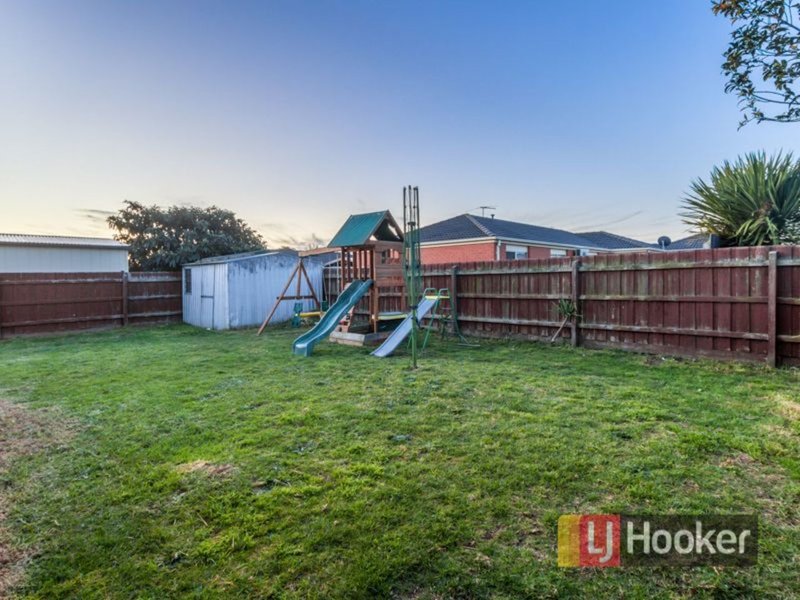 Photo - 29 Glenaire Crescent, Cranbourne West VIC 3977 - Image 13