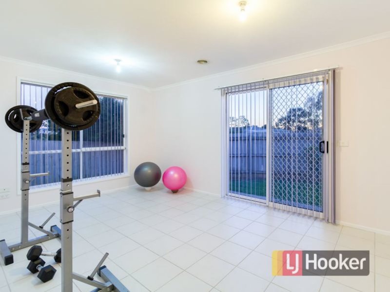 Photo - 29 Glenora Way, Hampton Park VIC 3976 - Image 5