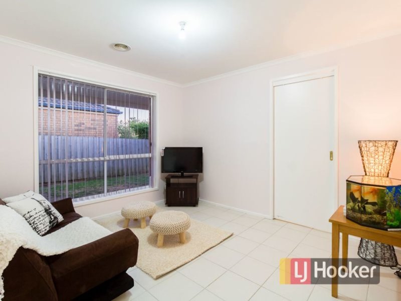 Photo - 29 Glenora Way, Hampton Park VIC 3976 - Image 6