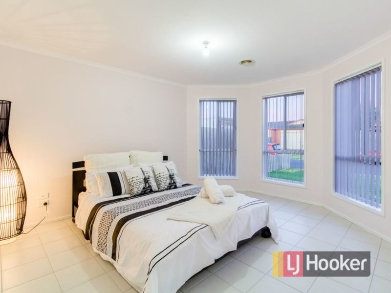 Photo - 29 Glenora Way, Hampton Park VIC 3976 - Image 7