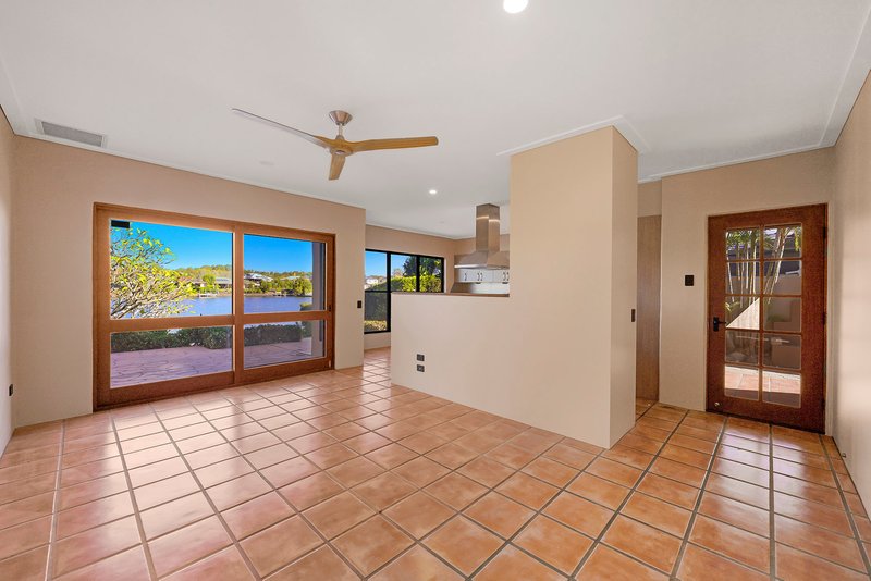 Photo - 29 Glenwater Crescent, Helensvale QLD 4212 - Image 11