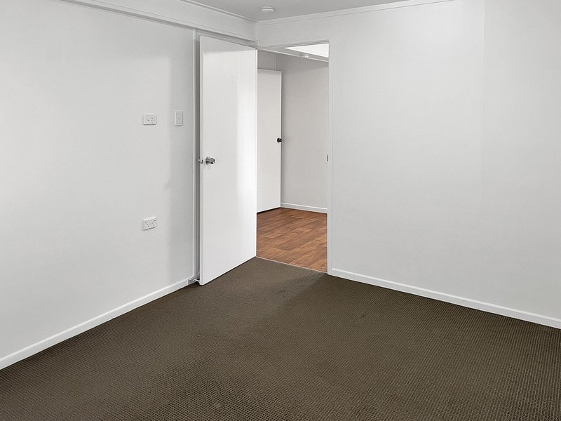 Photo - 29 Goolagong Crescent, Moranbah QLD 4744 - Image 8