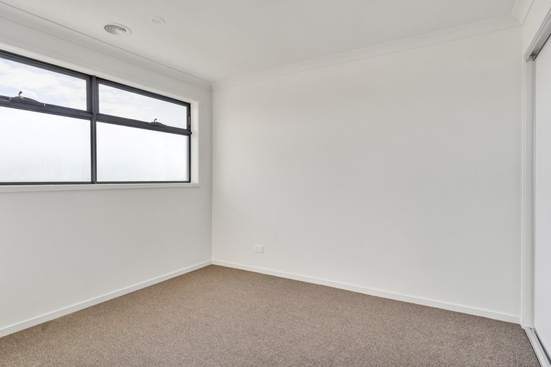 Photo - 29 Grangehill Mews, Wyndham Vale VIC 3024 - Image 6