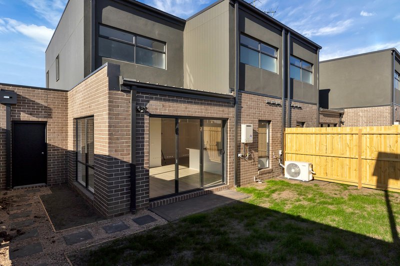 Photo - 29 Grangehill Mews, Wyndham Vale VIC 3024 - Image 10