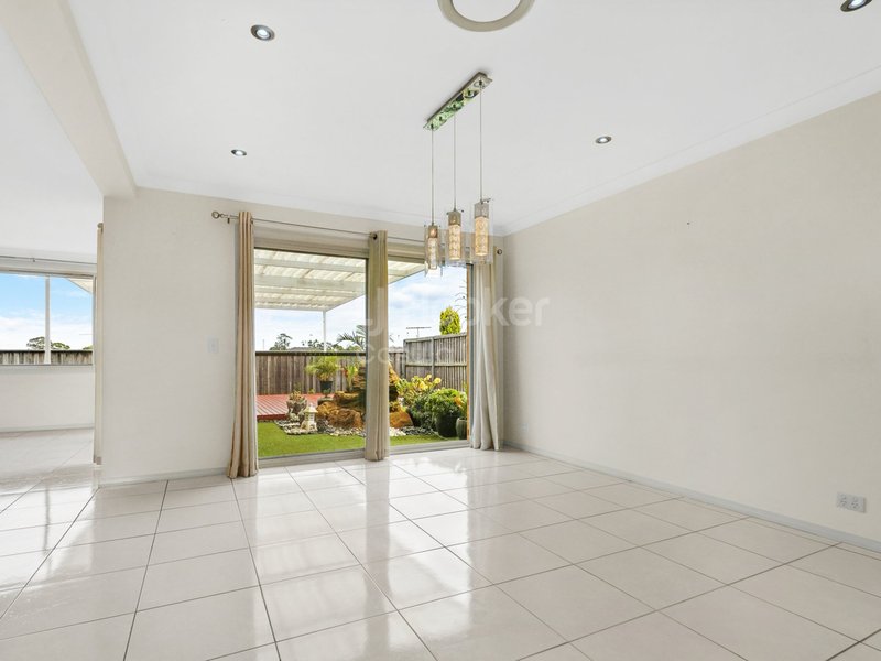 Photo - 29 Grenada Road, Glenfield NSW 2167 - Image 3