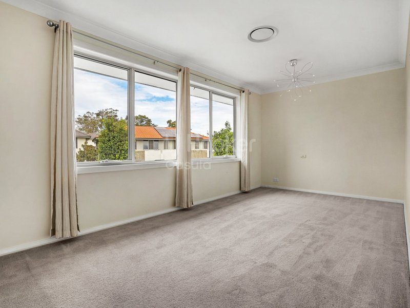 Photo - 29 Grenada Road, Glenfield NSW 2167 - Image 4