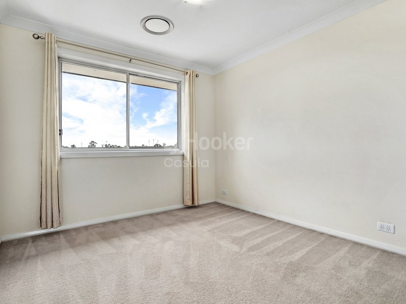 Photo - 29 Grenada Road, Glenfield NSW 2167 - Image 6