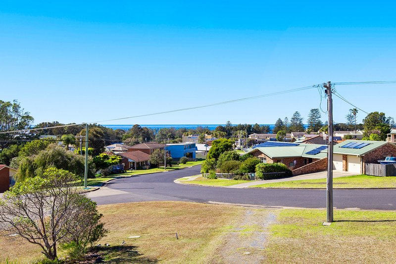 Photo - 29 Grenville Avenue, Tuross Head NSW 2537 - Image 10