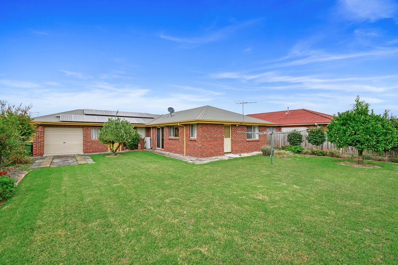 Photo - 29 Grevillea Place, Pakenham VIC 3810 - Image 10