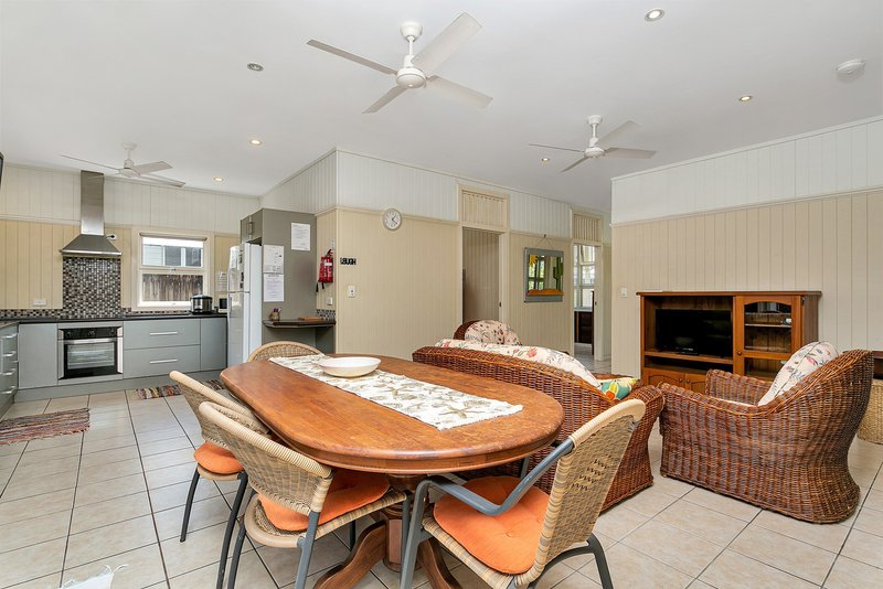 Photo - 2/9 Grimshaw Street, Parramatta Park QLD 4870 - Image 2