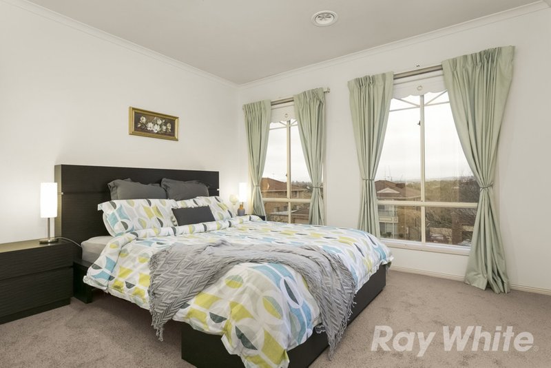 Photo - 29 Harold Keys Drive, Narre Warren South VIC 3805 - Image 8