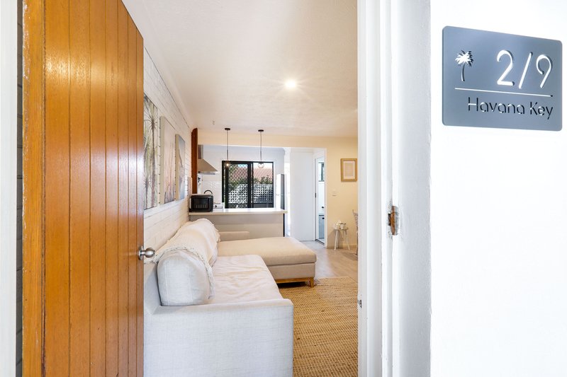 Photo - 2/9 Havana Key, Broadbeach Waters QLD 4218 - Image 2