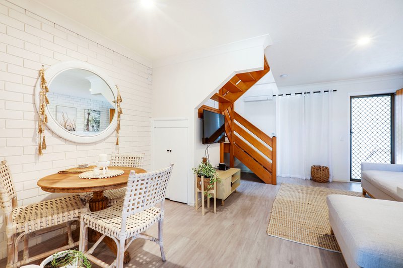 Photo - 2/9 Havana Key, Broadbeach Waters QLD 4218 - Image 3