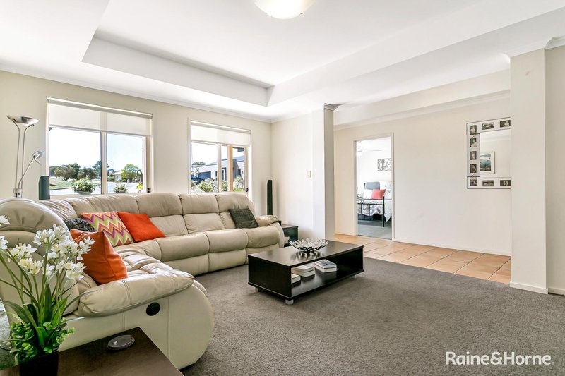 Photo - 29 Henley Circuit, Seaford Rise SA 5169 - Image 3