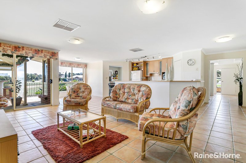 Photo - 29 Henley Circuit, Seaford Rise SA 5169 - Image 9